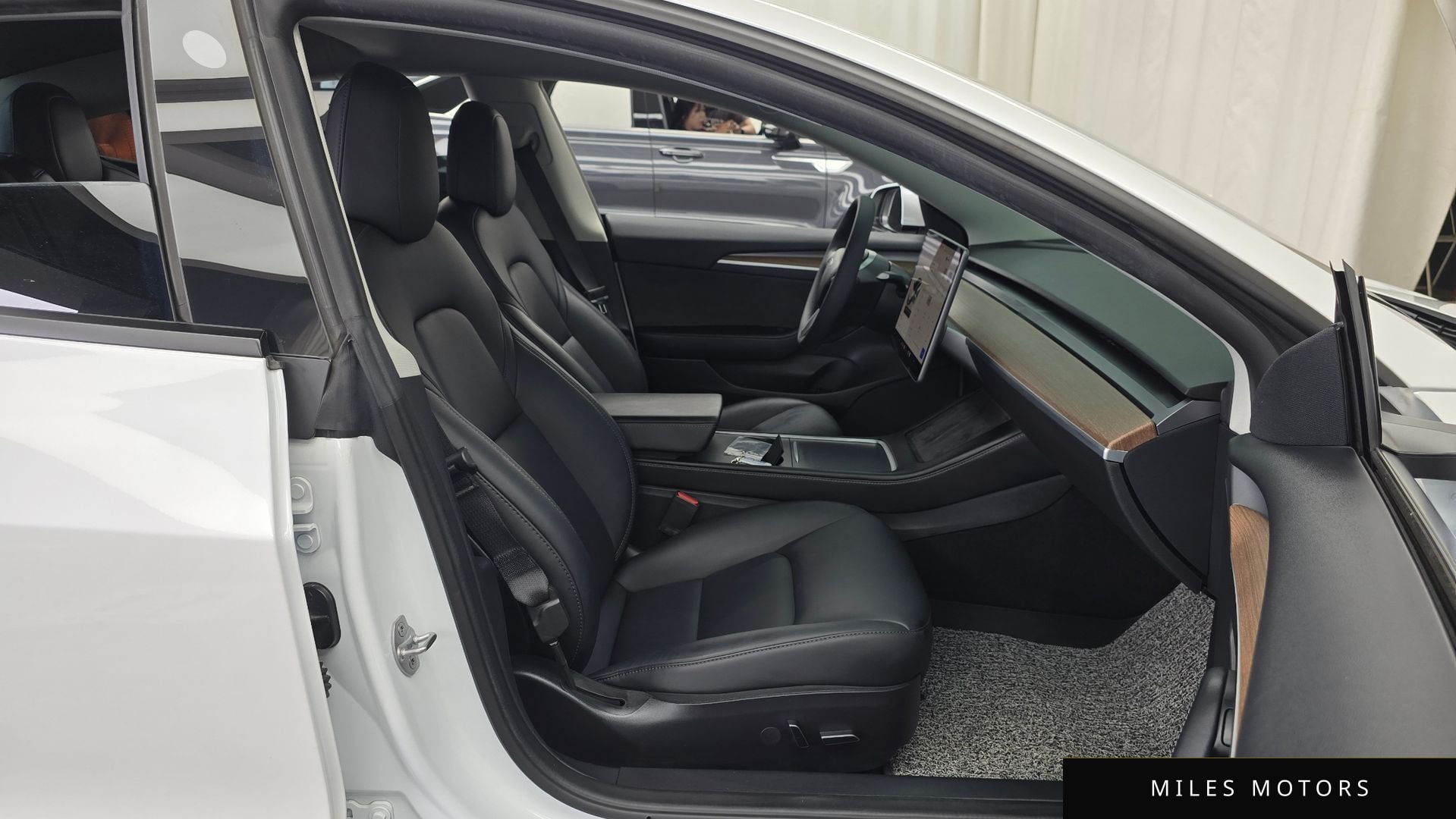 Tesla Model 3 2022 — миниатюра 11