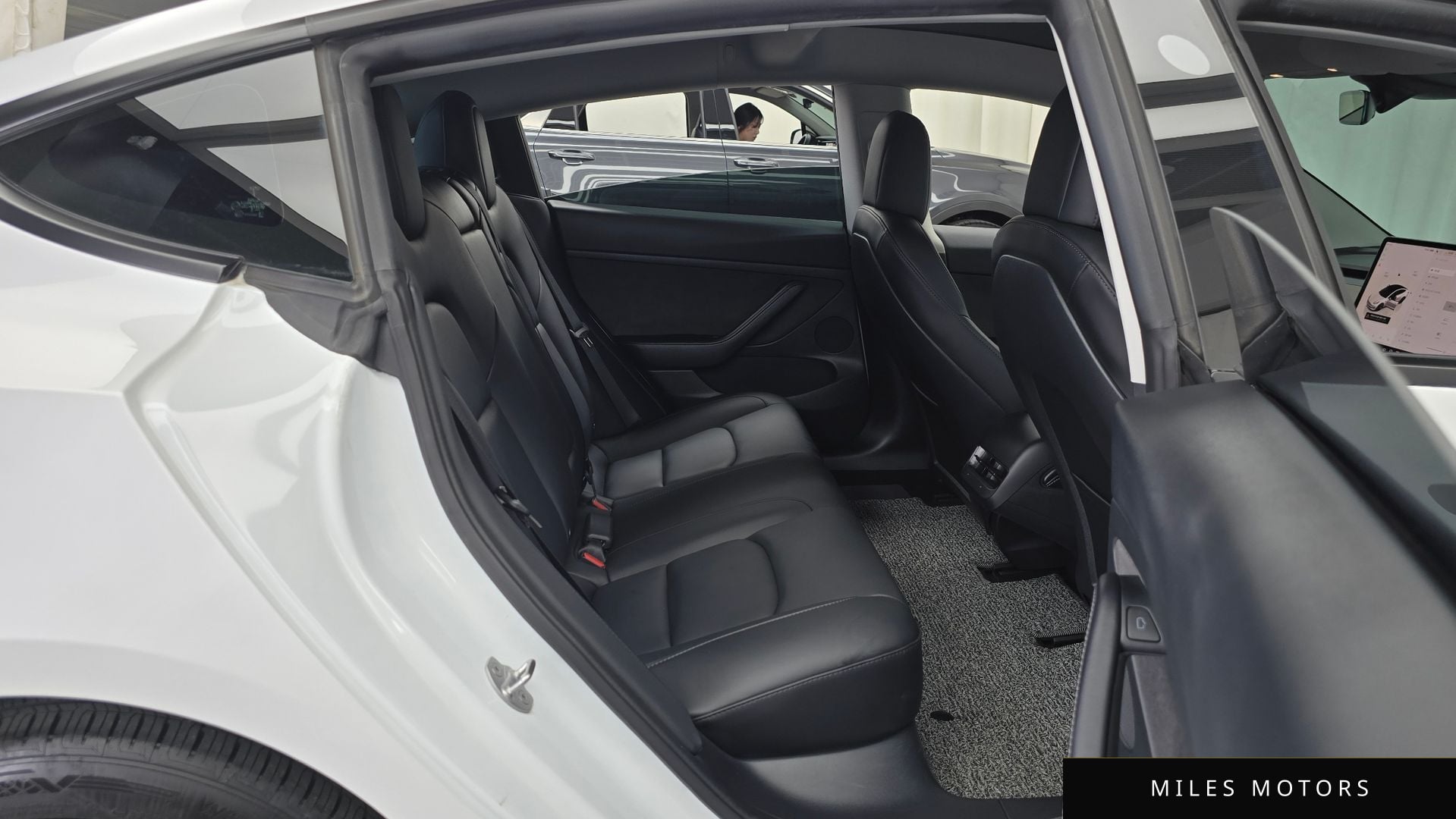 Tesla Model 3 2022 — миниатюра 12