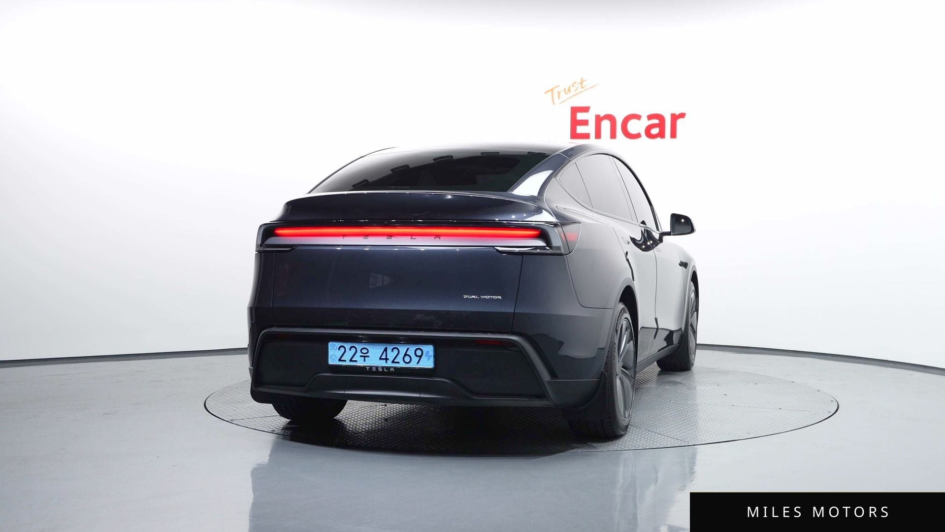 Tesla Model Y 2025 — миниатюра 4