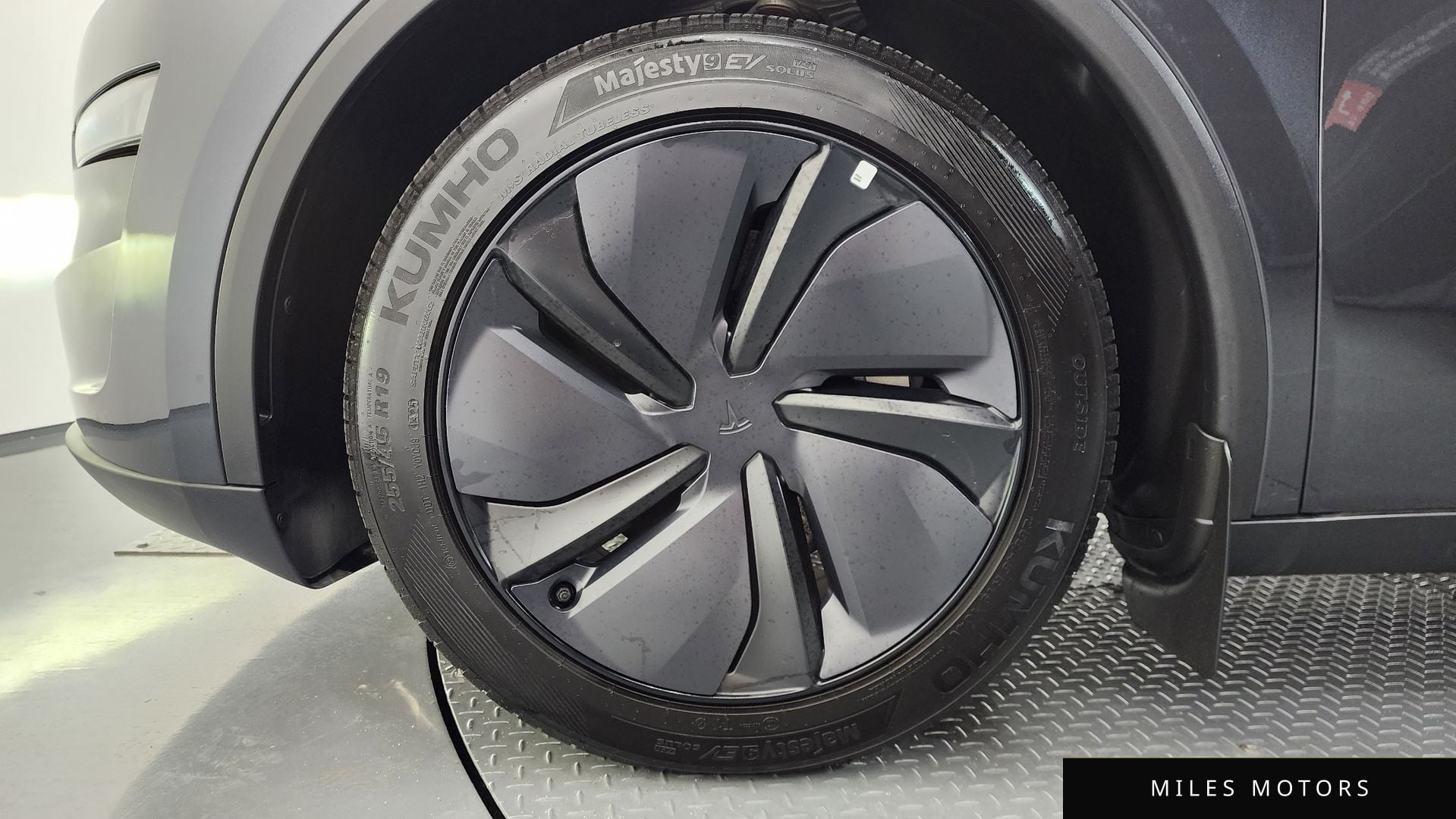 Tesla Model Y 2025 — миниатюра 5