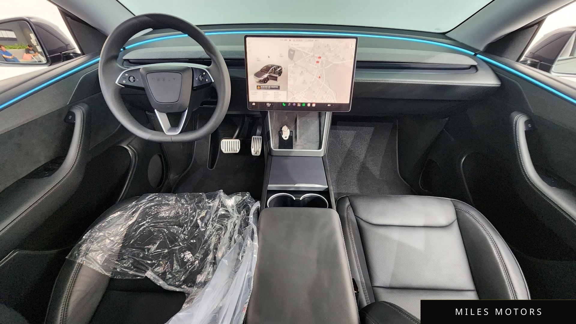 Tesla Model Y 2025 — миниатюра 10