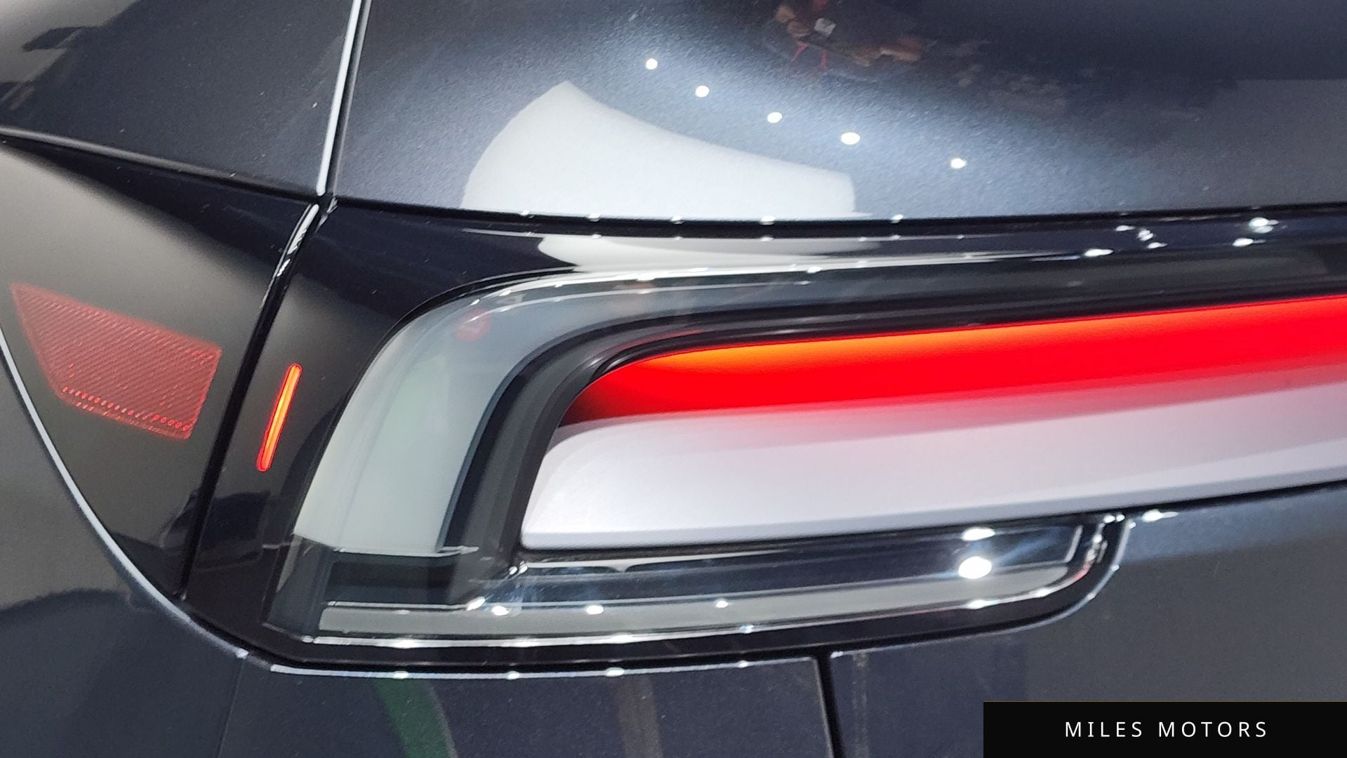 Tesla Model Y 2025 — миниатюра 9