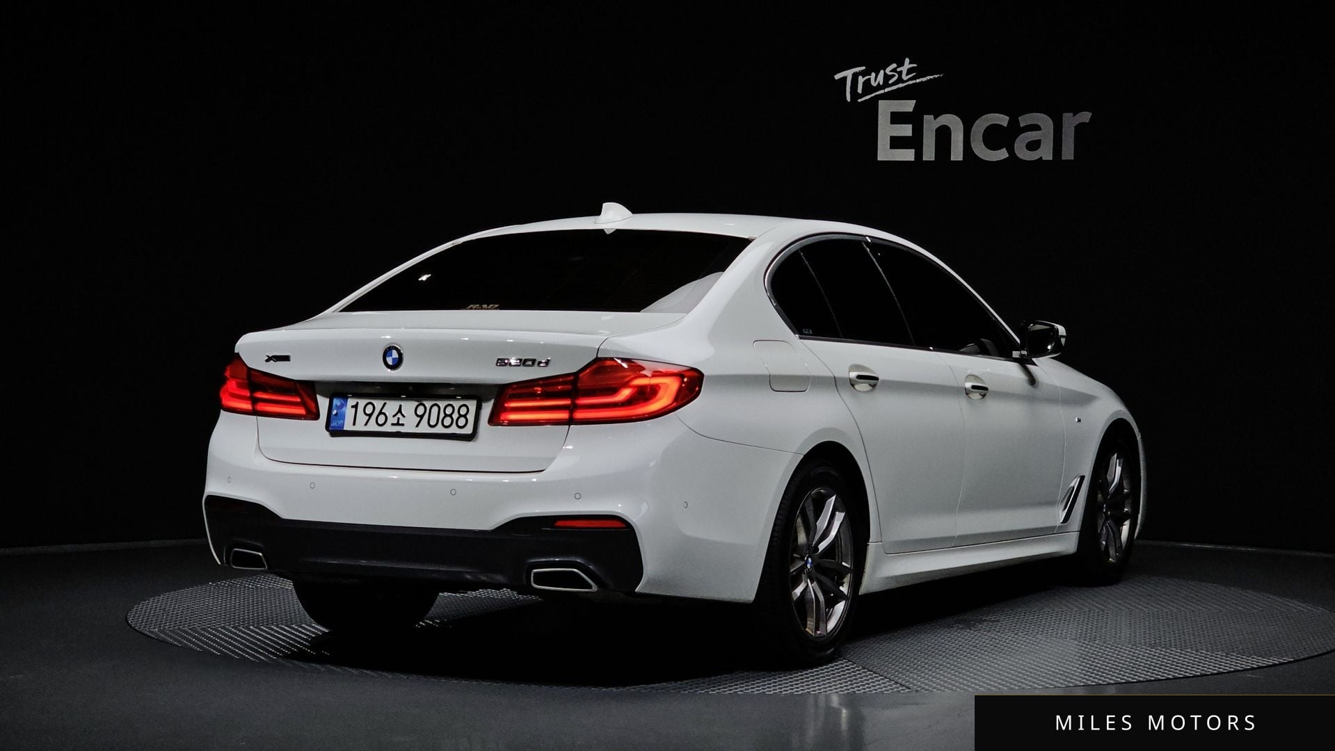 BMW 5 Series (G30) 2018 — миниатюра 2