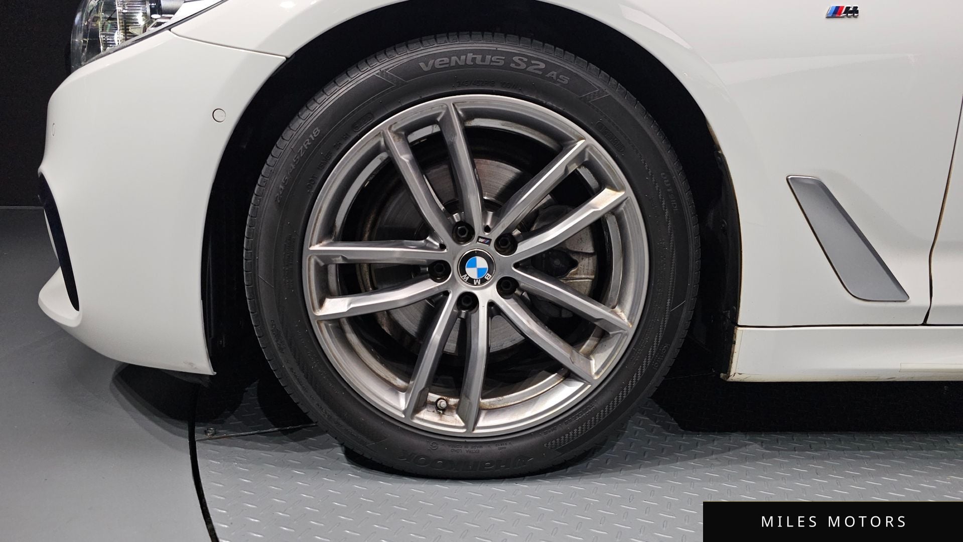 BMW 5 Series (G30) 2018 — миниатюра 5