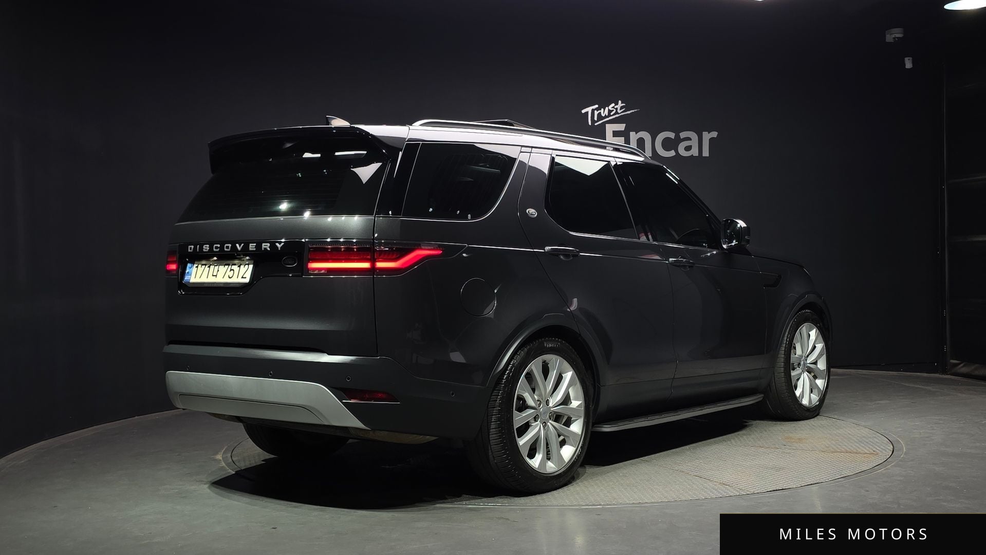 Land Rover Discovery 2022 — фото 1 из 12