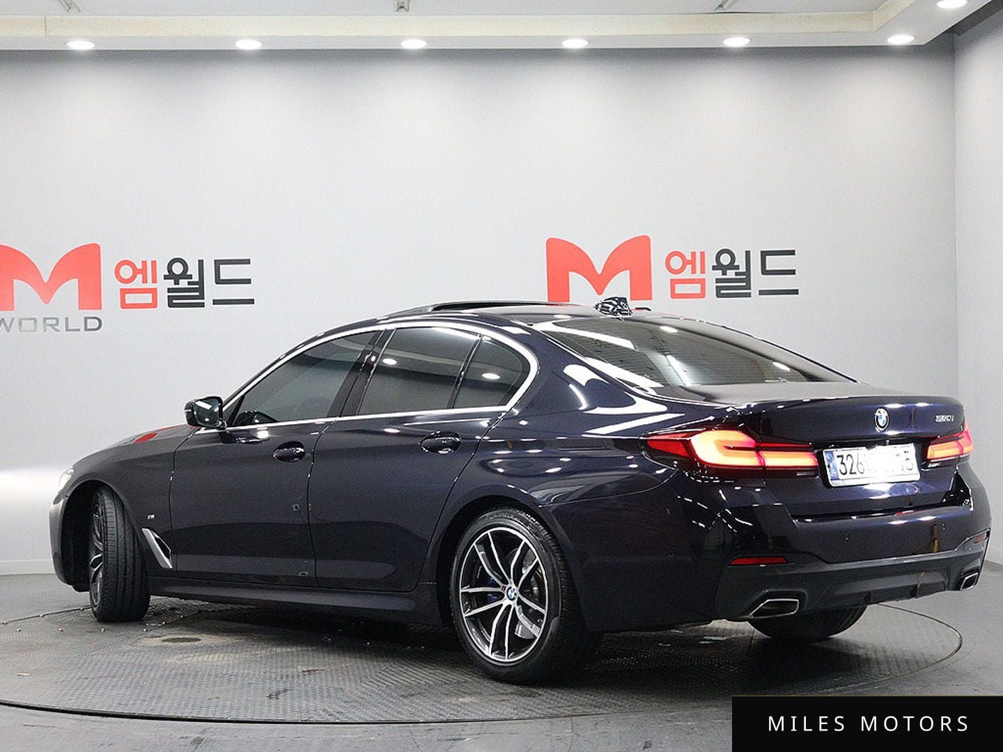 BMW 5 Series (G30) 2021 — миниатюра 3