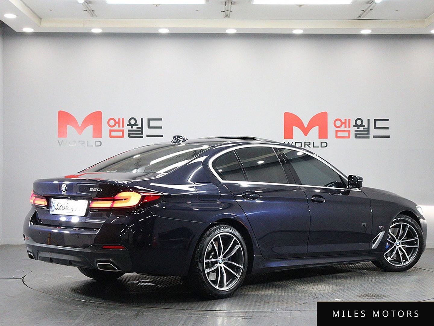 BMW 5 Series (G30) 2021 — миниатюра 4