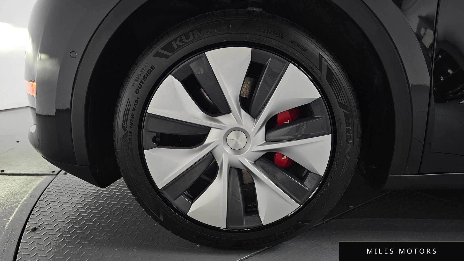 Tesla Model Y 2021 — миниатюра 5