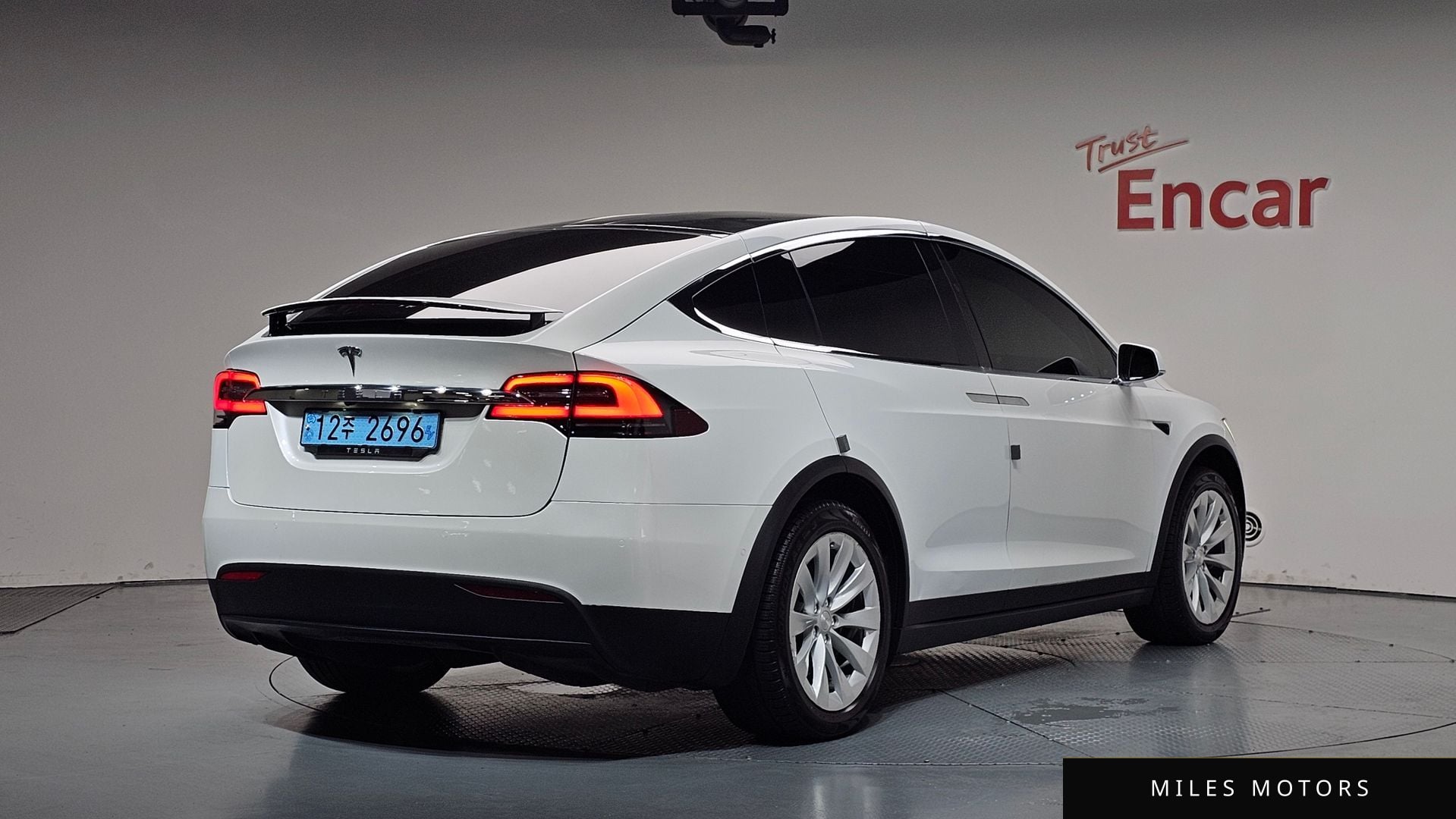 Tesla Model X 2020 — миниатюра 2