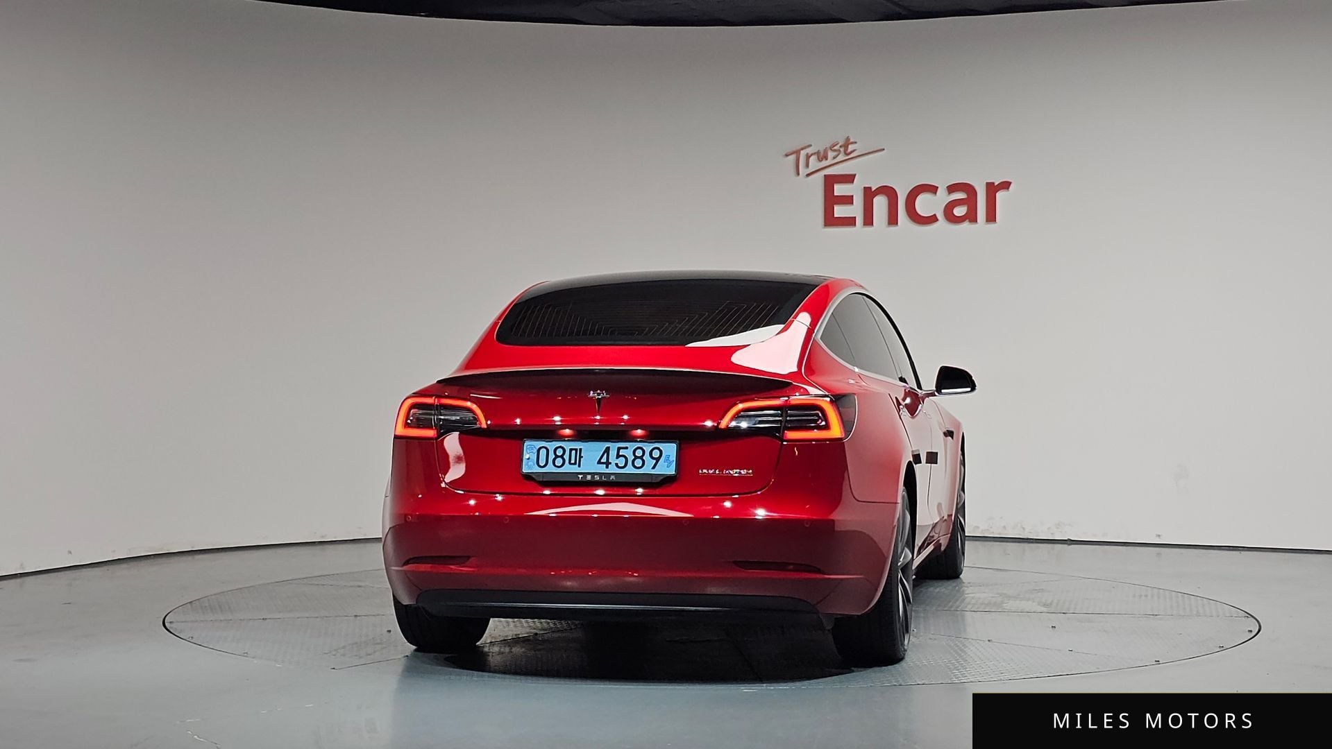 Tesla Model 3 2020 — миниатюра 4