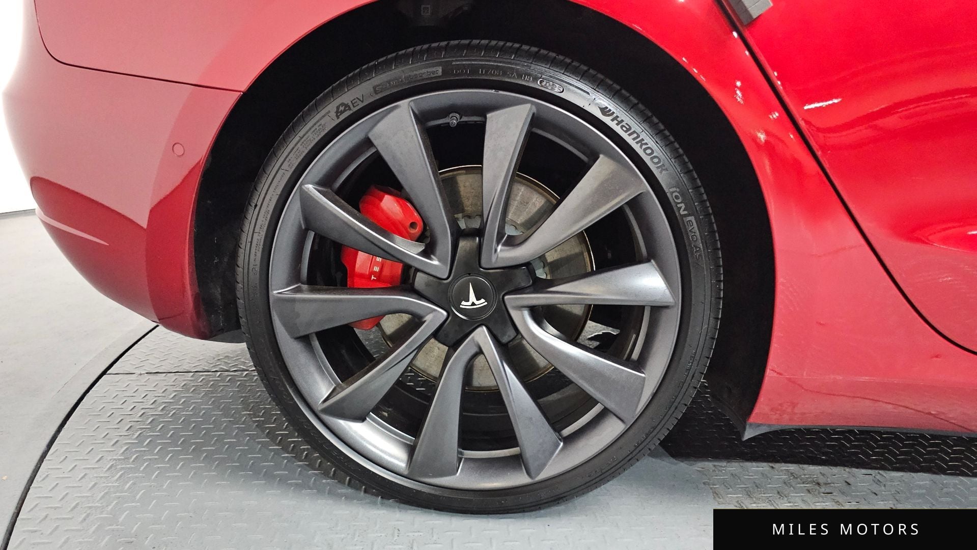 Tesla Model 3 2020 — миниатюра 5