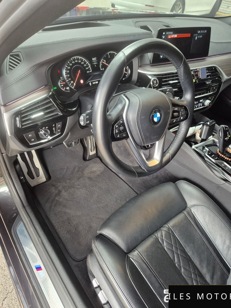 BMW 5 Series (G30) 2018 — миниатюра 6