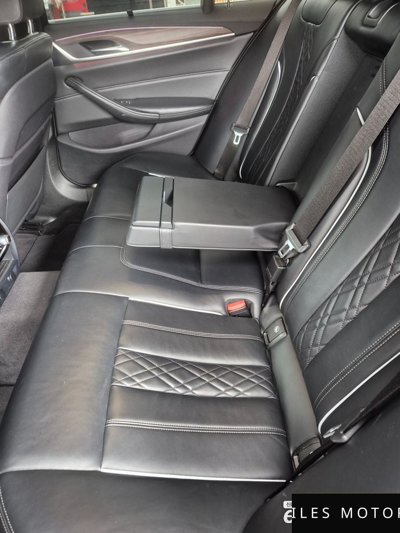 BMW 5 Series (G30) 2018 — миниатюра 11