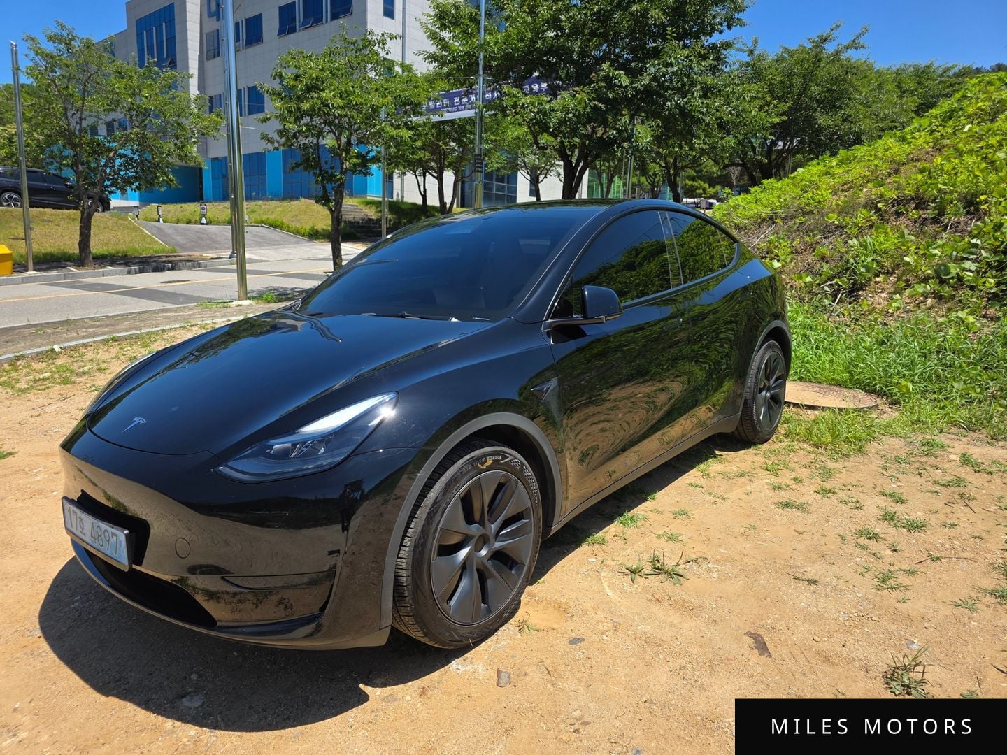 Tesla Model Y 2024 — миниатюра 2