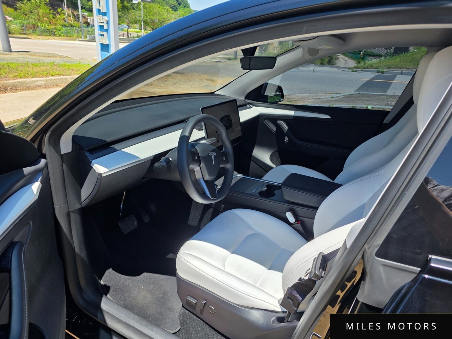 Tesla Model Y 2024 — миниатюра 4