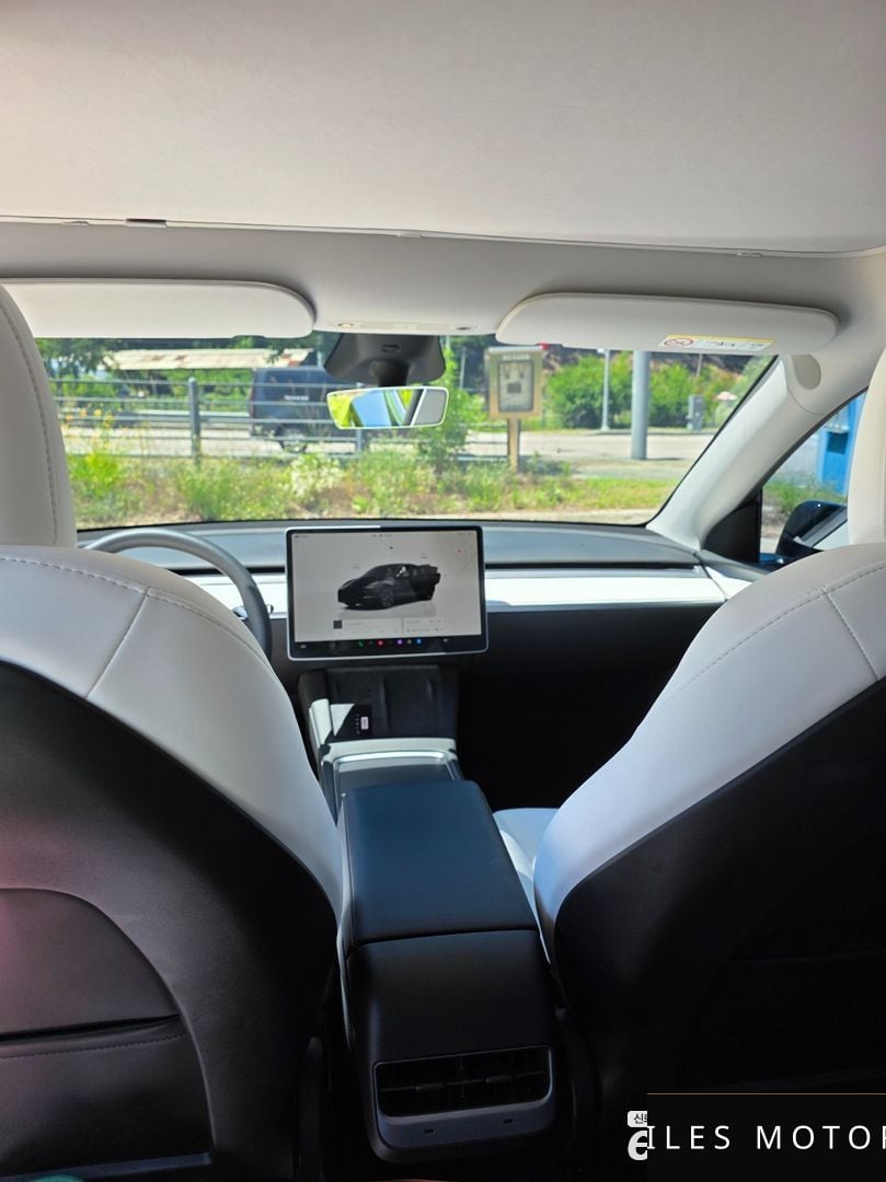 Tesla Model Y 2024 — миниатюра 6