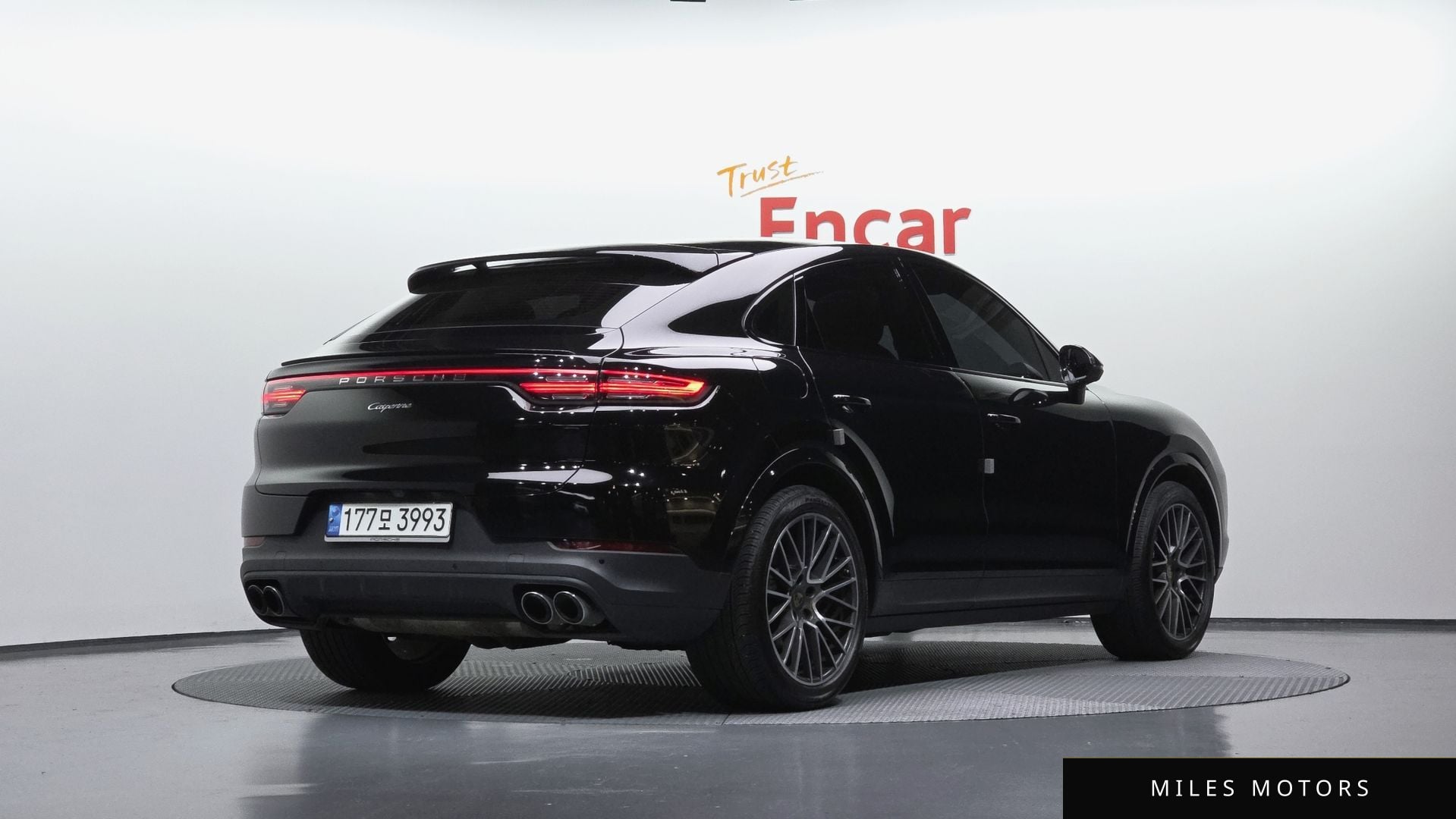 Porsche Cayenne 2023 — миниатюра 2