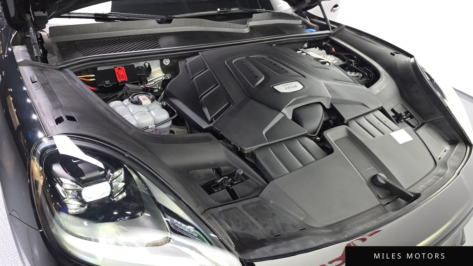 Porsche Cayenne 2023 — миниатюра 6