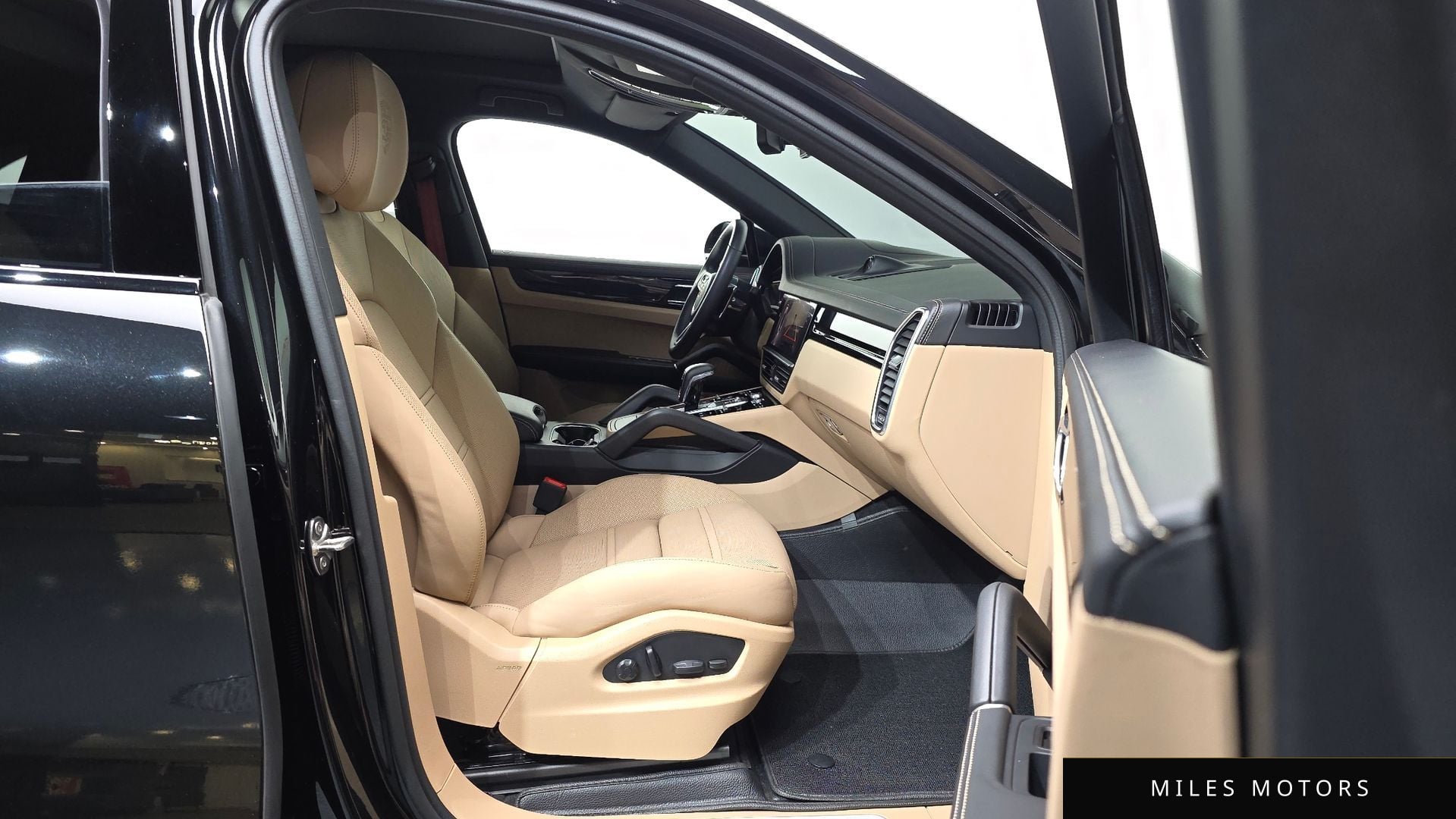 Porsche Cayenne 2023 — миниатюра 11