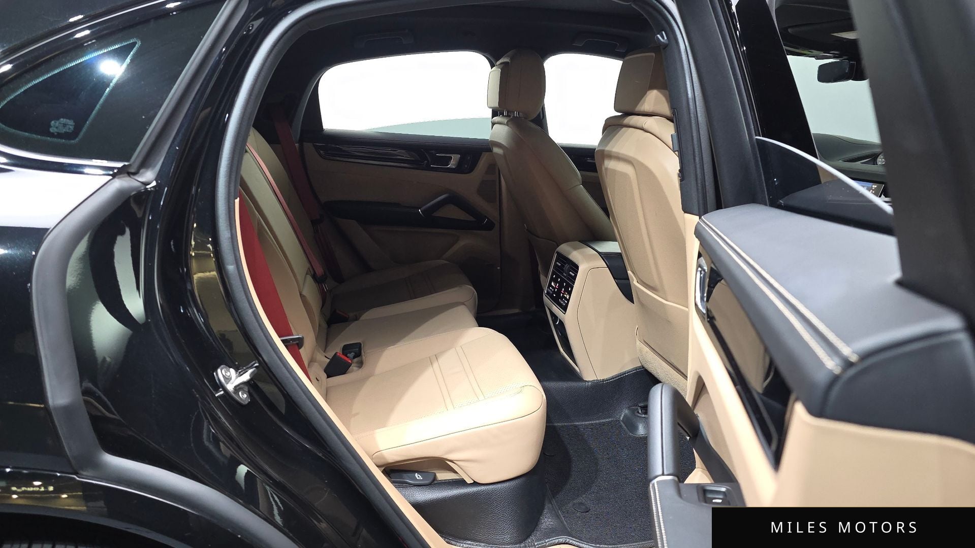 Porsche Cayenne 2023 — миниатюра 12