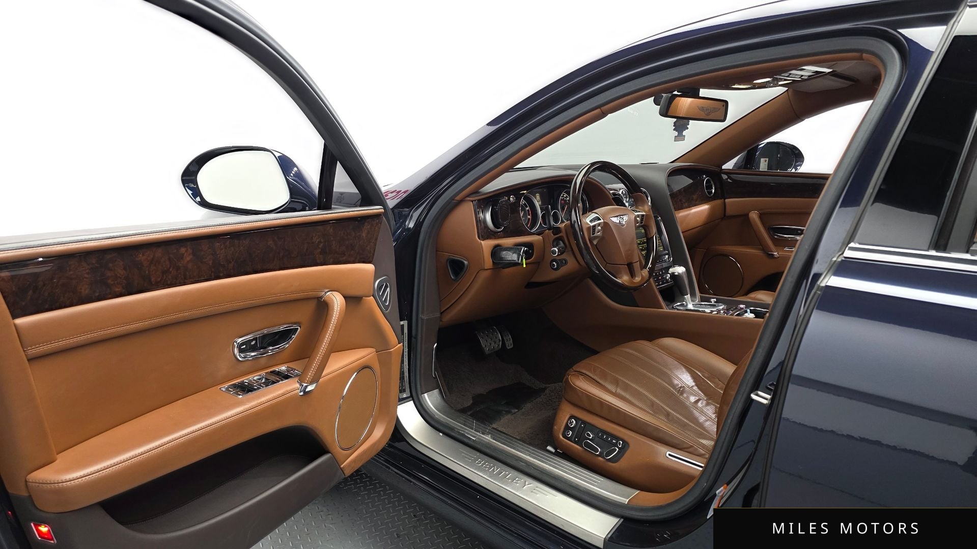 Bentley Flying Spur 2015 — миниатюра 10