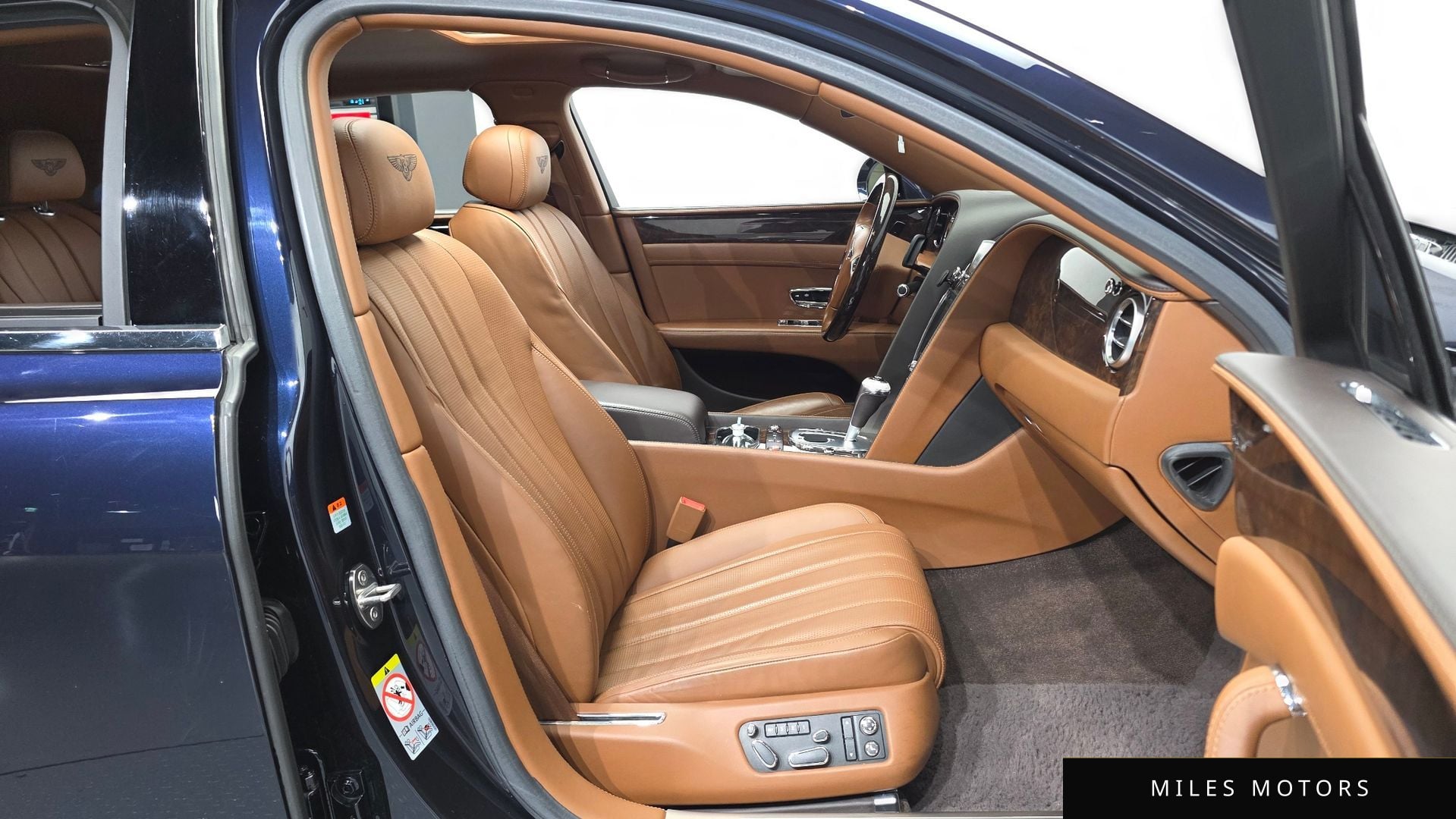 Bentley Flying Spur 2015 — миниатюра 11