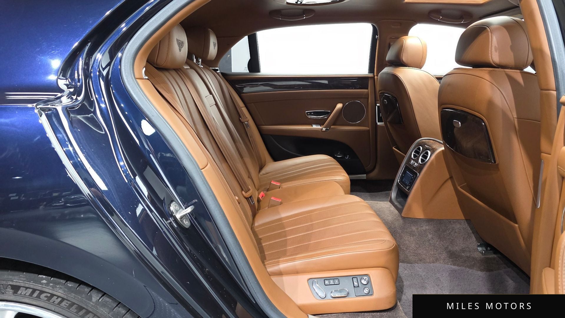 Bentley Flying Spur 2015 — миниатюра 12
