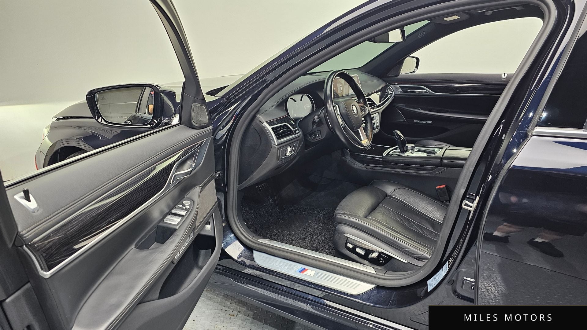 BMW 7 Series (G11) 2017 — миниатюра 10