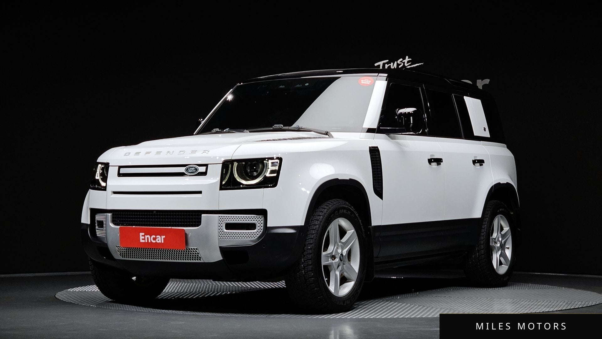 Land Rover Defender 2020 — фото 1 из 12