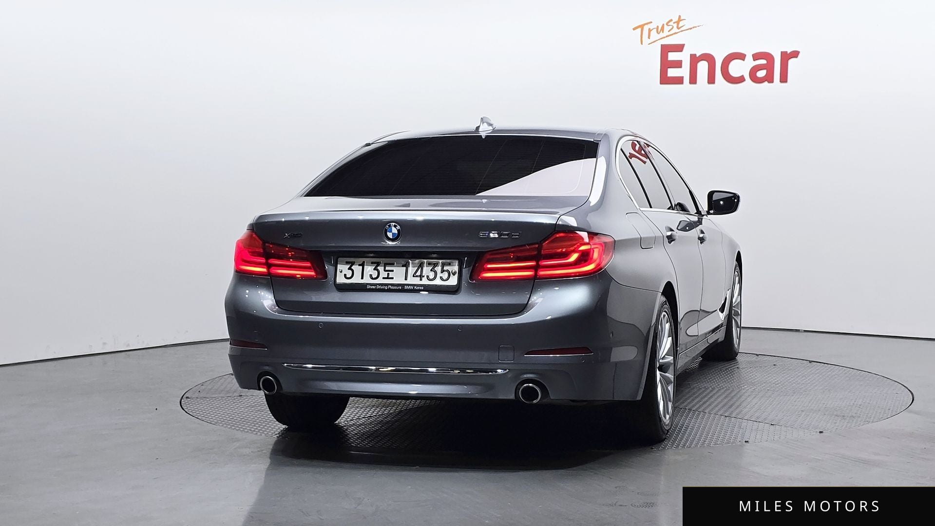 BMW 5 Series (G30) 2019 — миниатюра 3