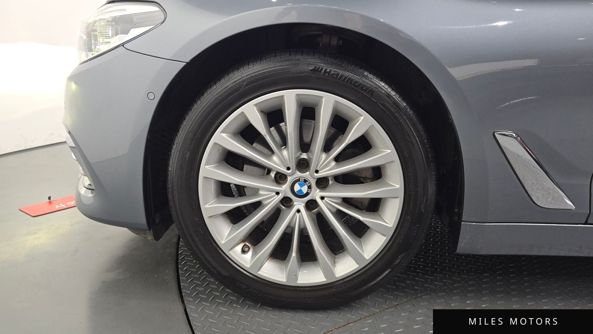 BMW 5 Series (G30) 2019 — миниатюра 4