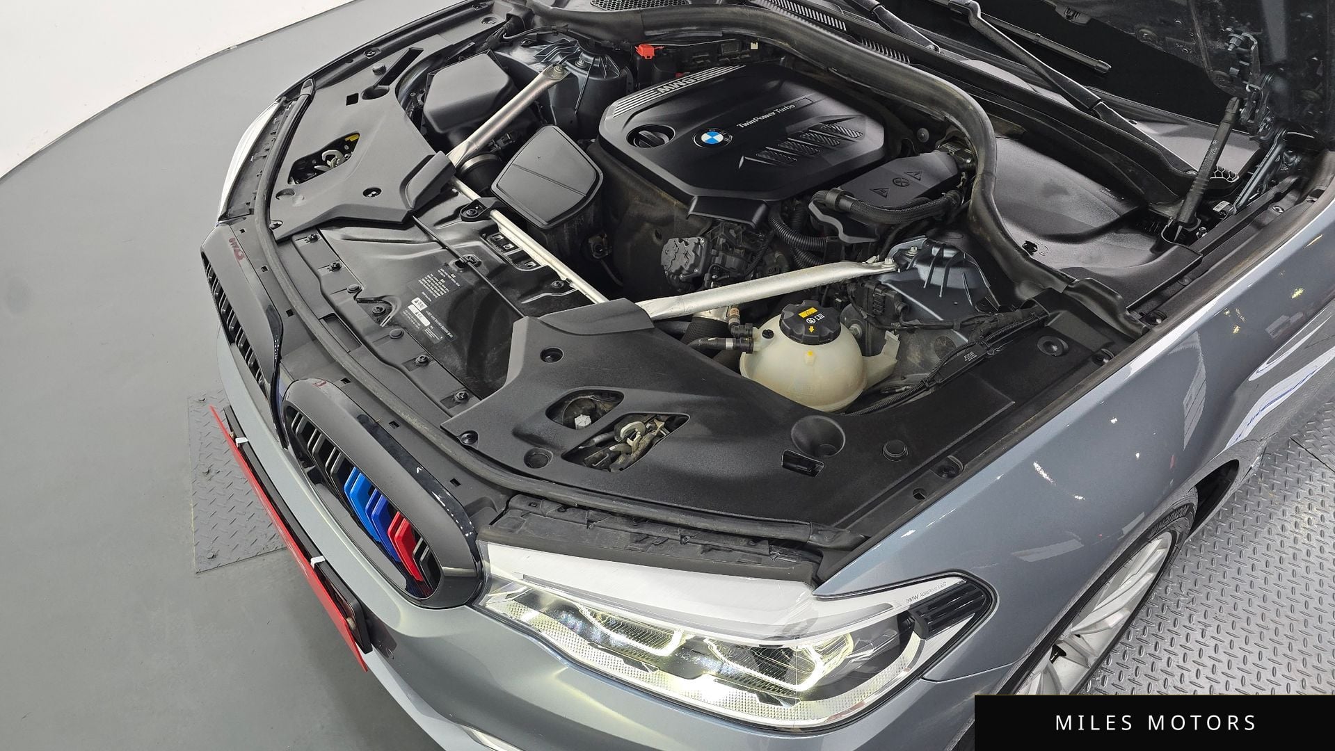 BMW 5 Series (G30) 2019 — миниатюра 5