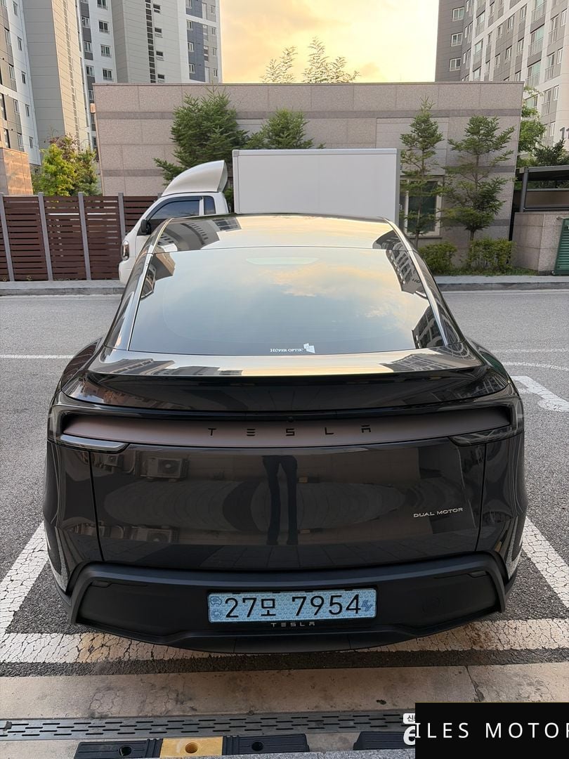 Tesla Model Y 2025 — миниатюра 4