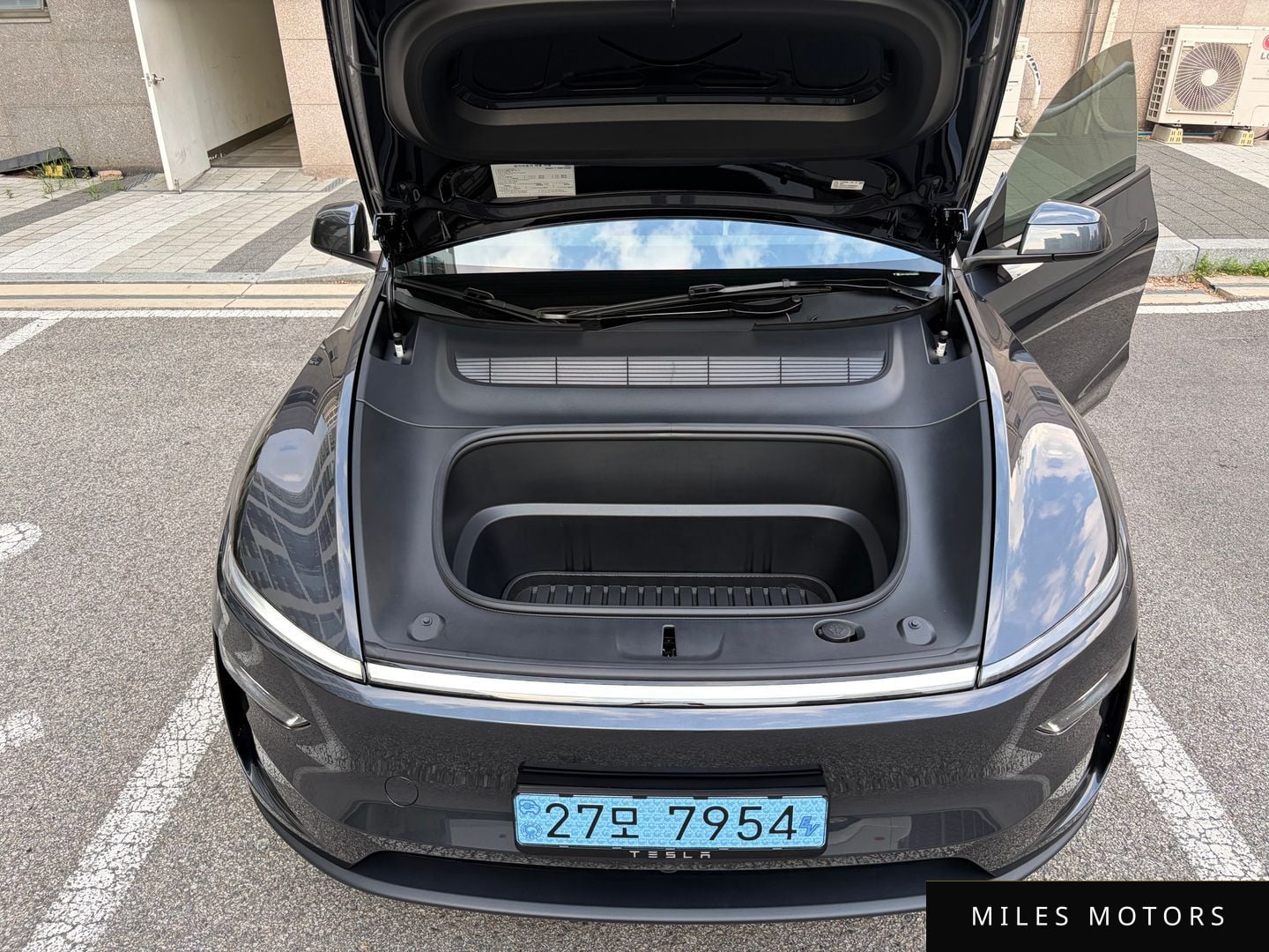 Tesla Model Y 2025 — миниатюра 6