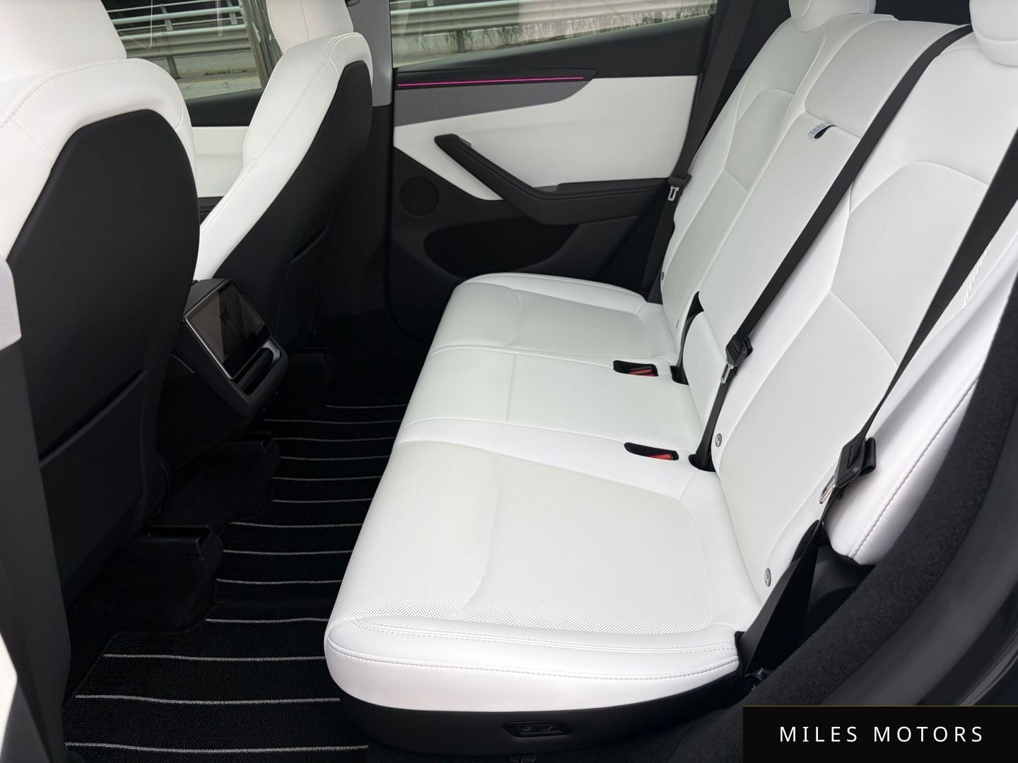 Tesla Model Y 2025 — миниатюра 11