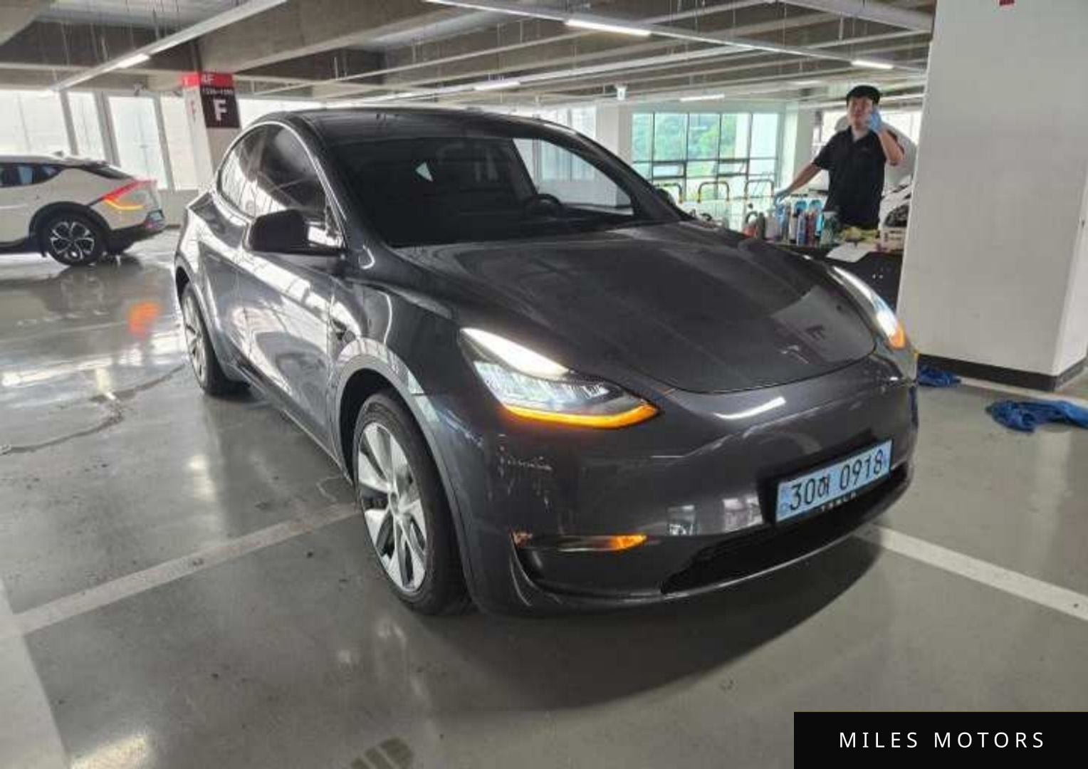 Tesla Model Y 2022 — миниатюра 8