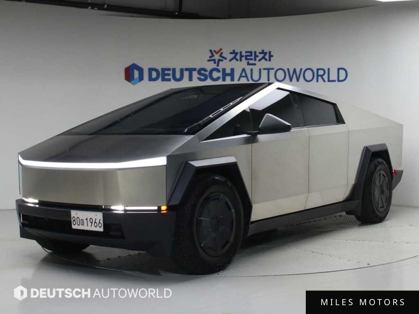 Tesla Cybertruck 2024 — фото 1 из 12