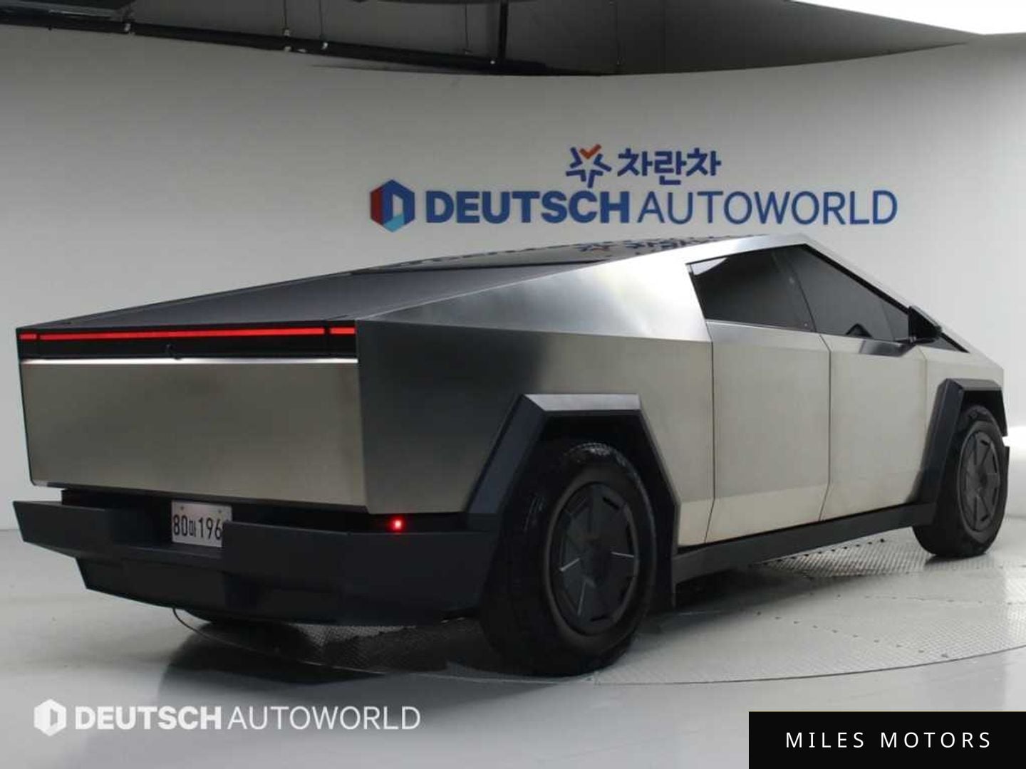 Tesla Cybertruck 2024 — миниатюра 2