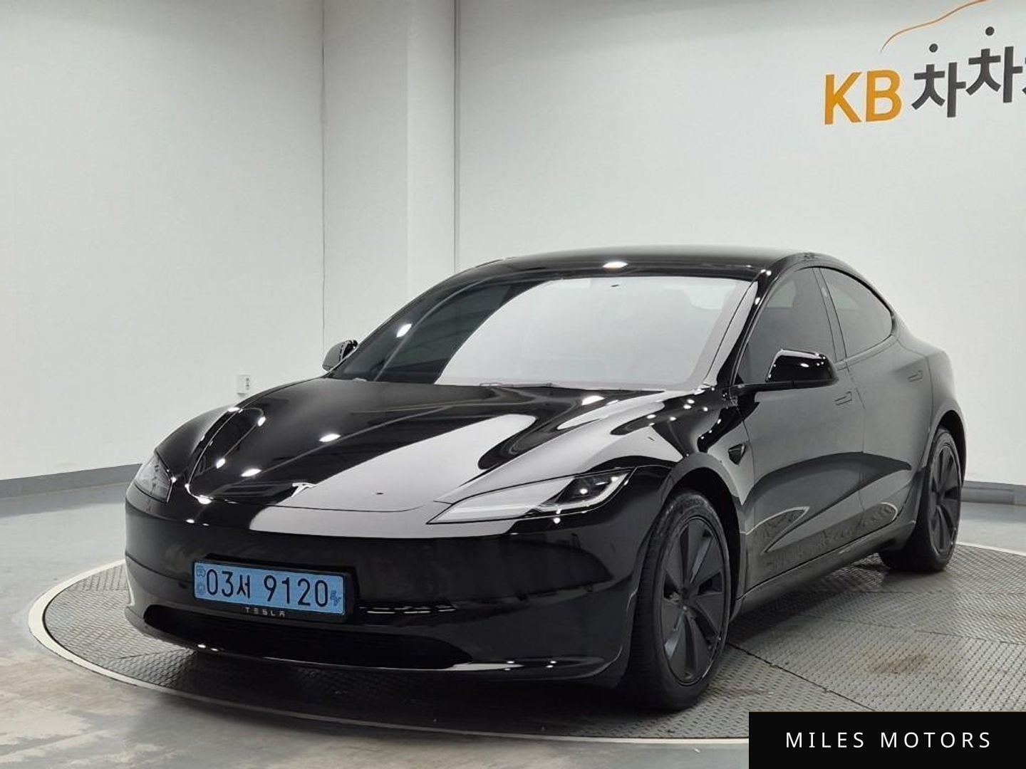 Tesla Model 3 2024 — фото 1 из 12