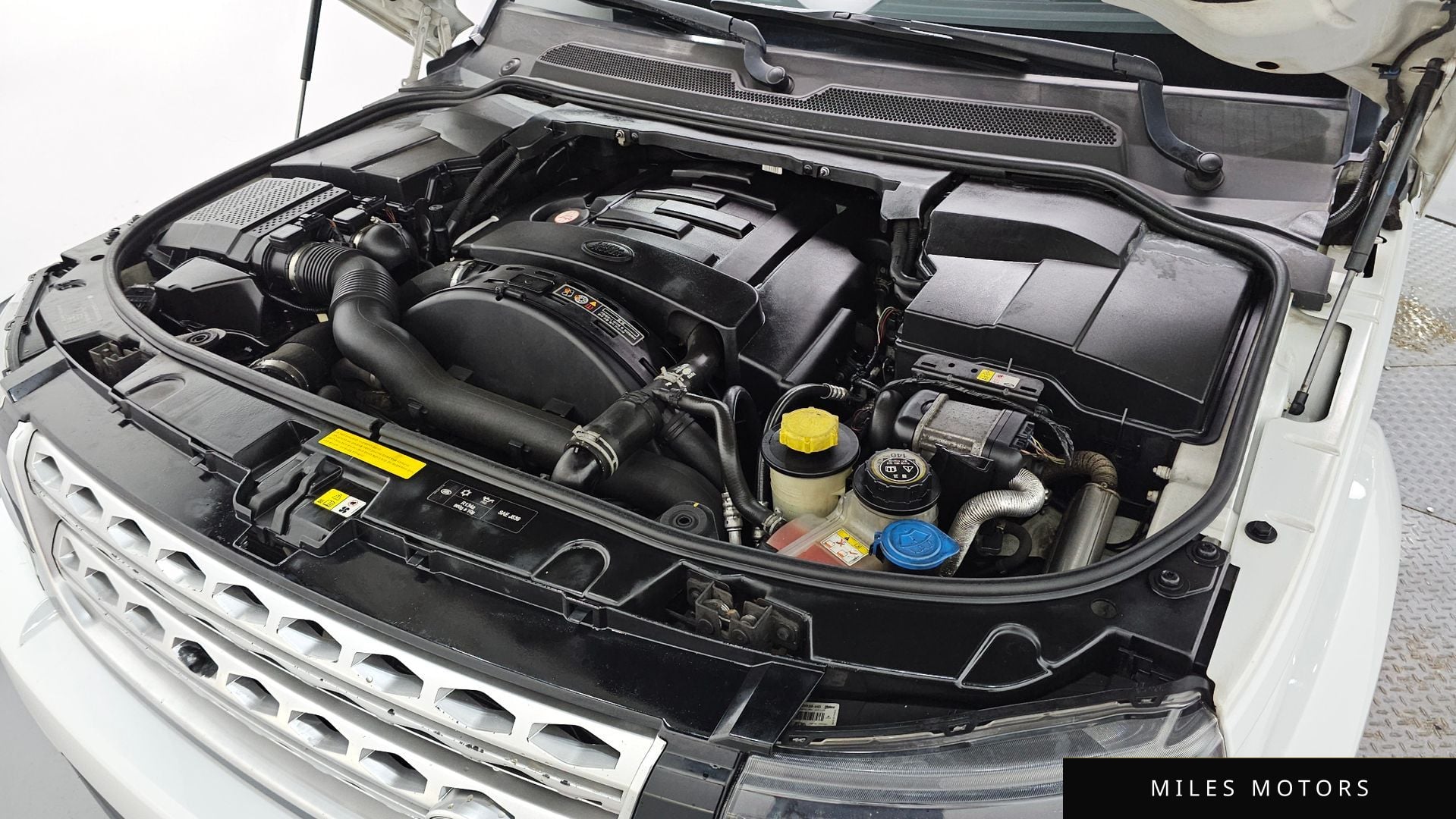Land Rover Discovery 2014 — миниатюра 6