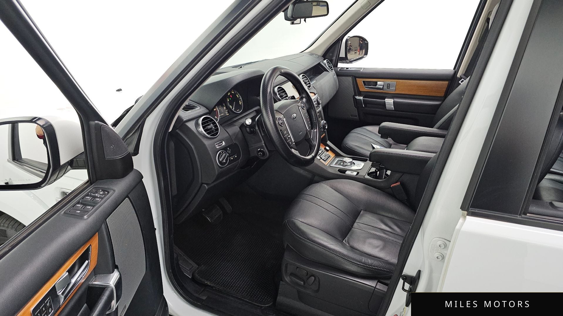 Land Rover Discovery 2014 — миниатюра 10