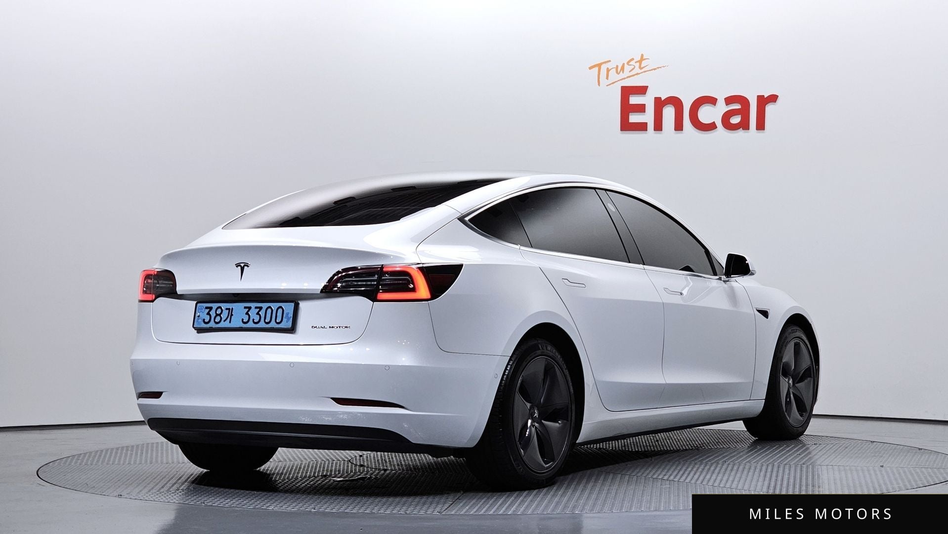 Tesla Model 3 2020 — миниатюра 2