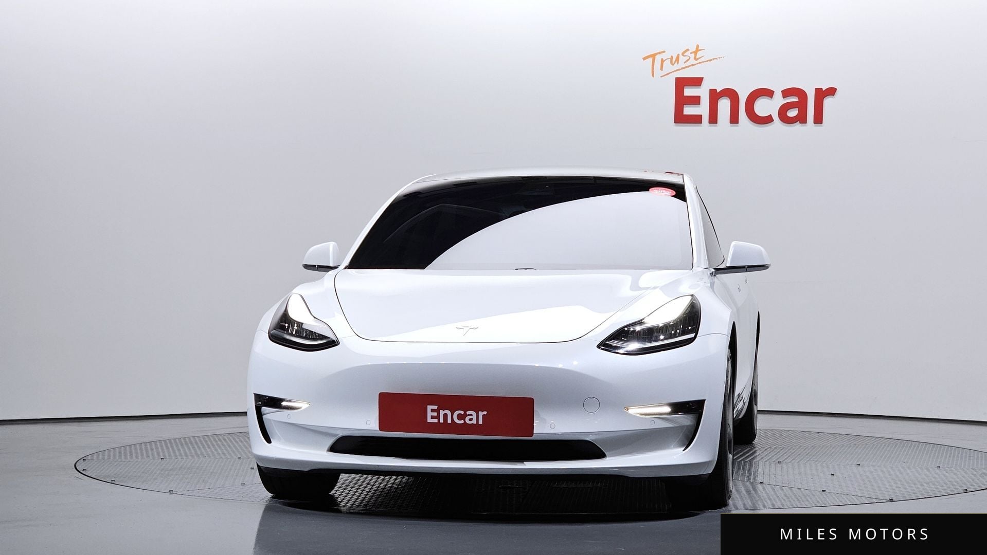 Tesla Model 3 2020 — миниатюра 3