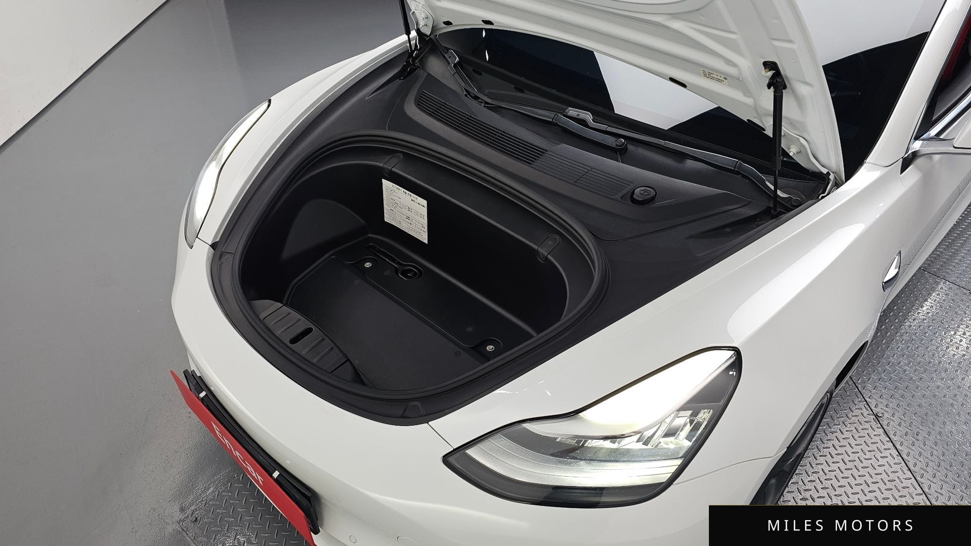 Tesla Model 3 2020 — миниатюра 6