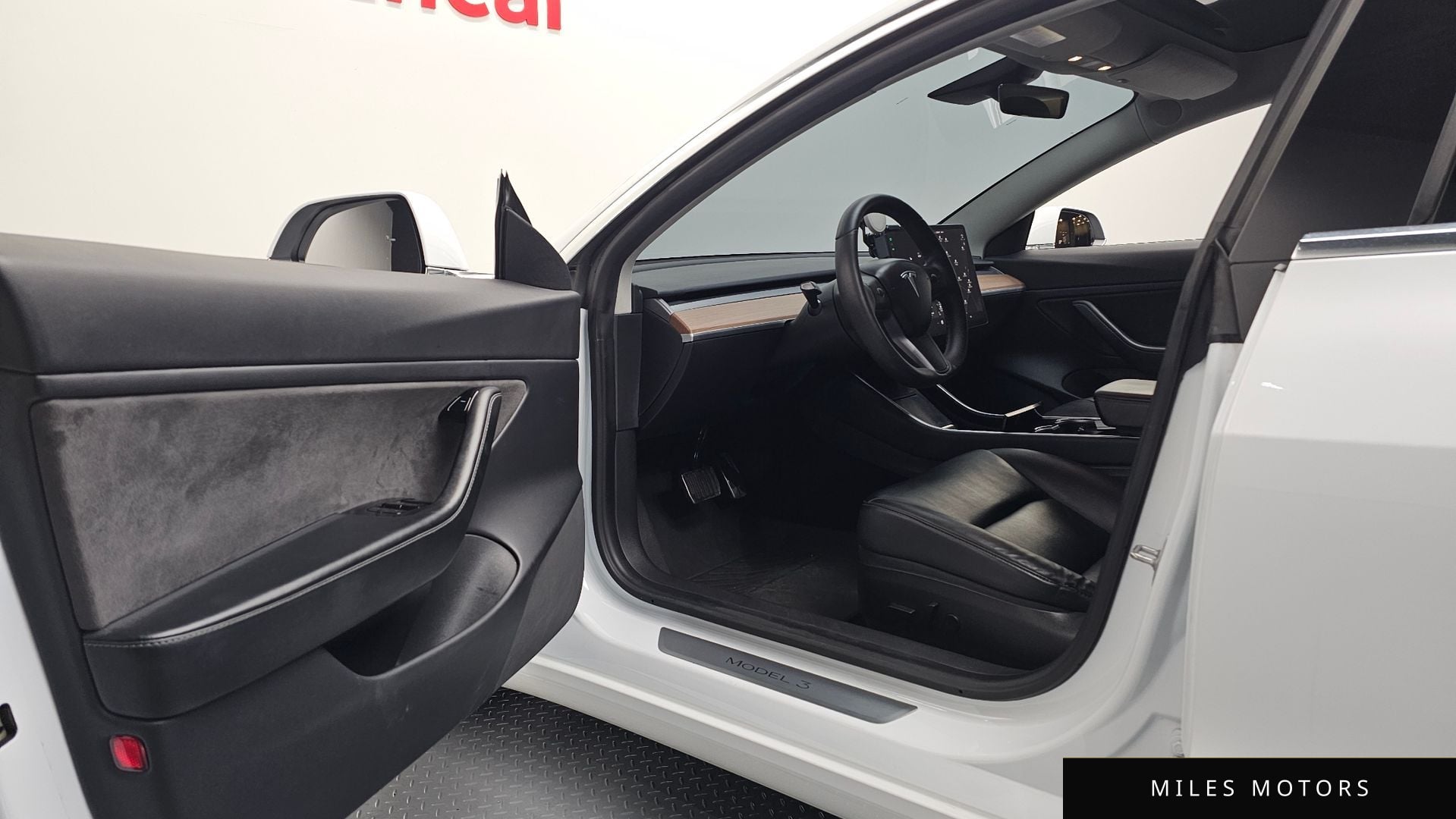 Tesla Model 3 2020 — миниатюра 10
