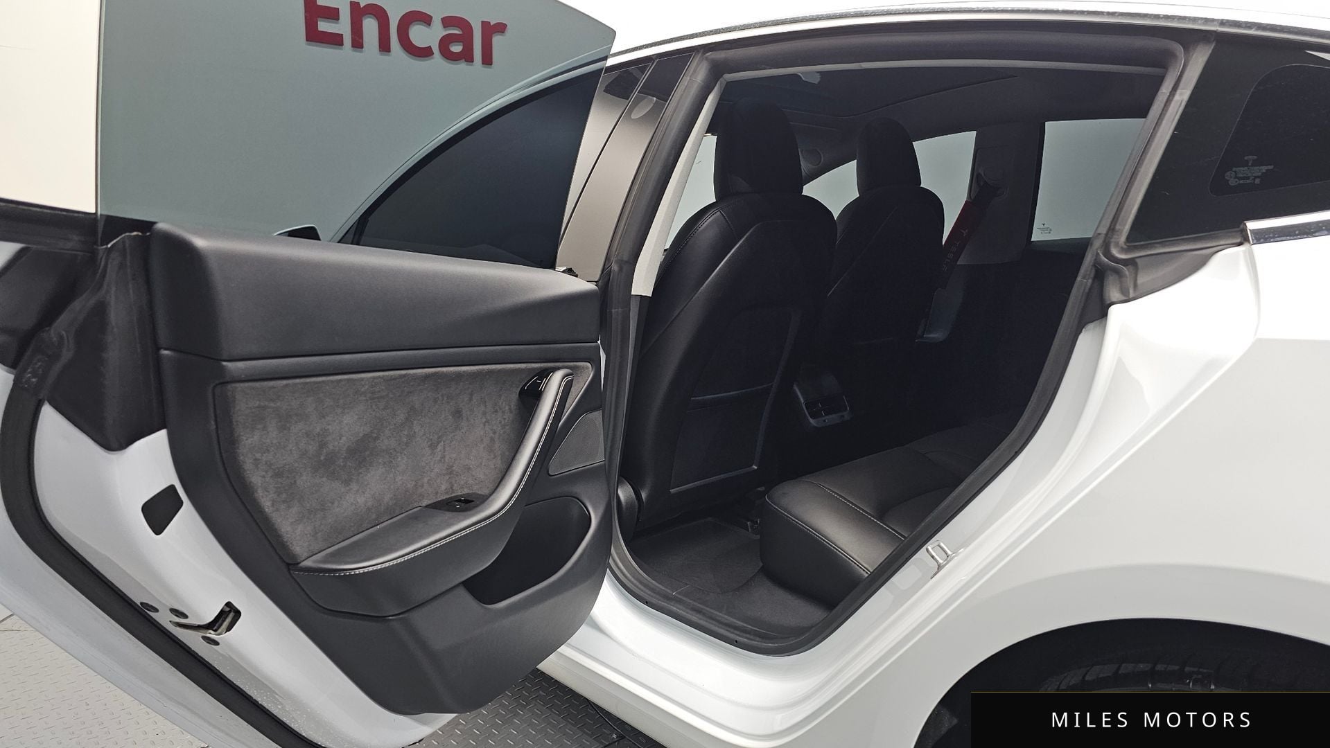 Tesla Model 3 2020 — миниатюра 11