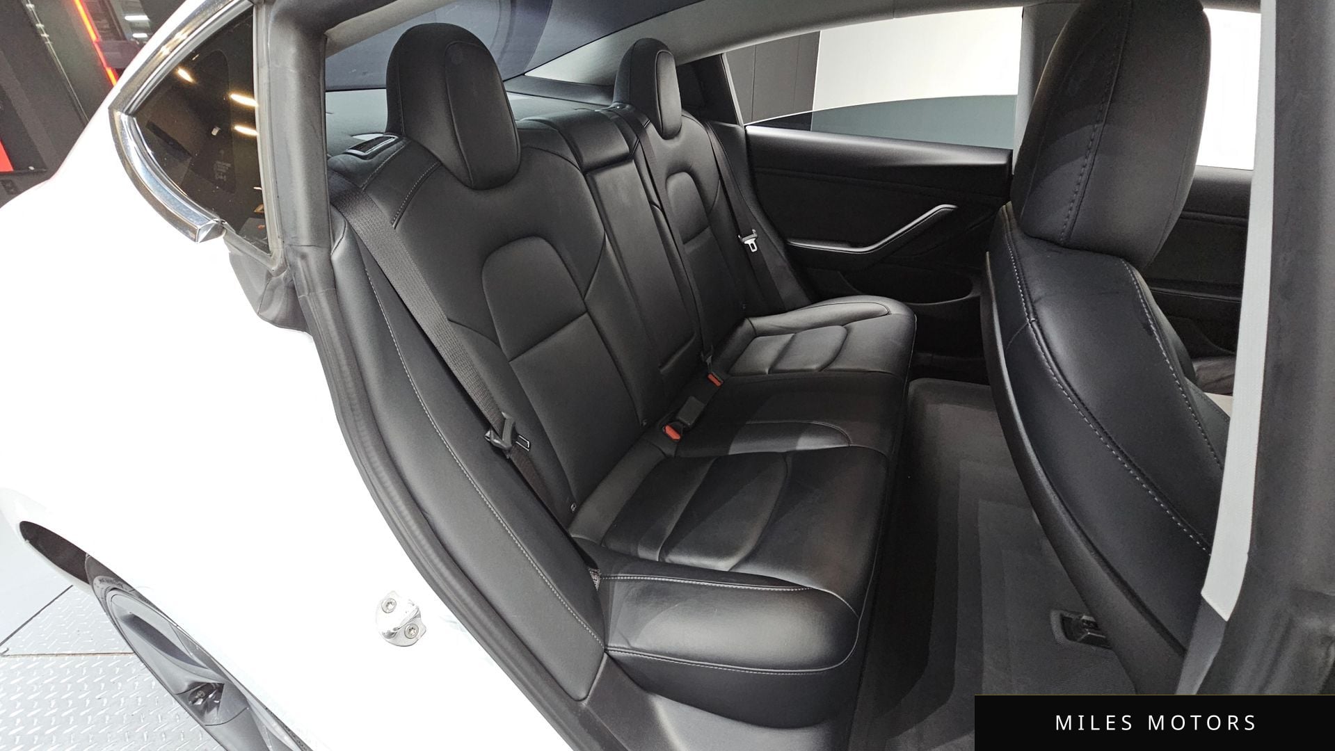 Tesla Model 3 2020 — миниатюра 12