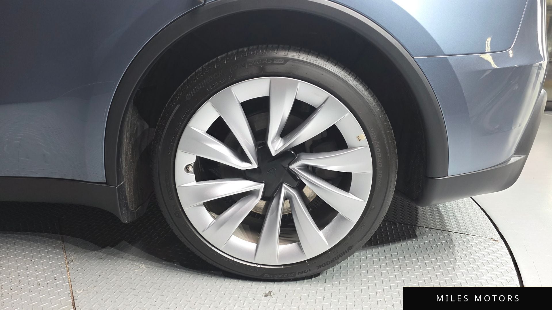 Tesla Model Y 2025 — миниатюра 7