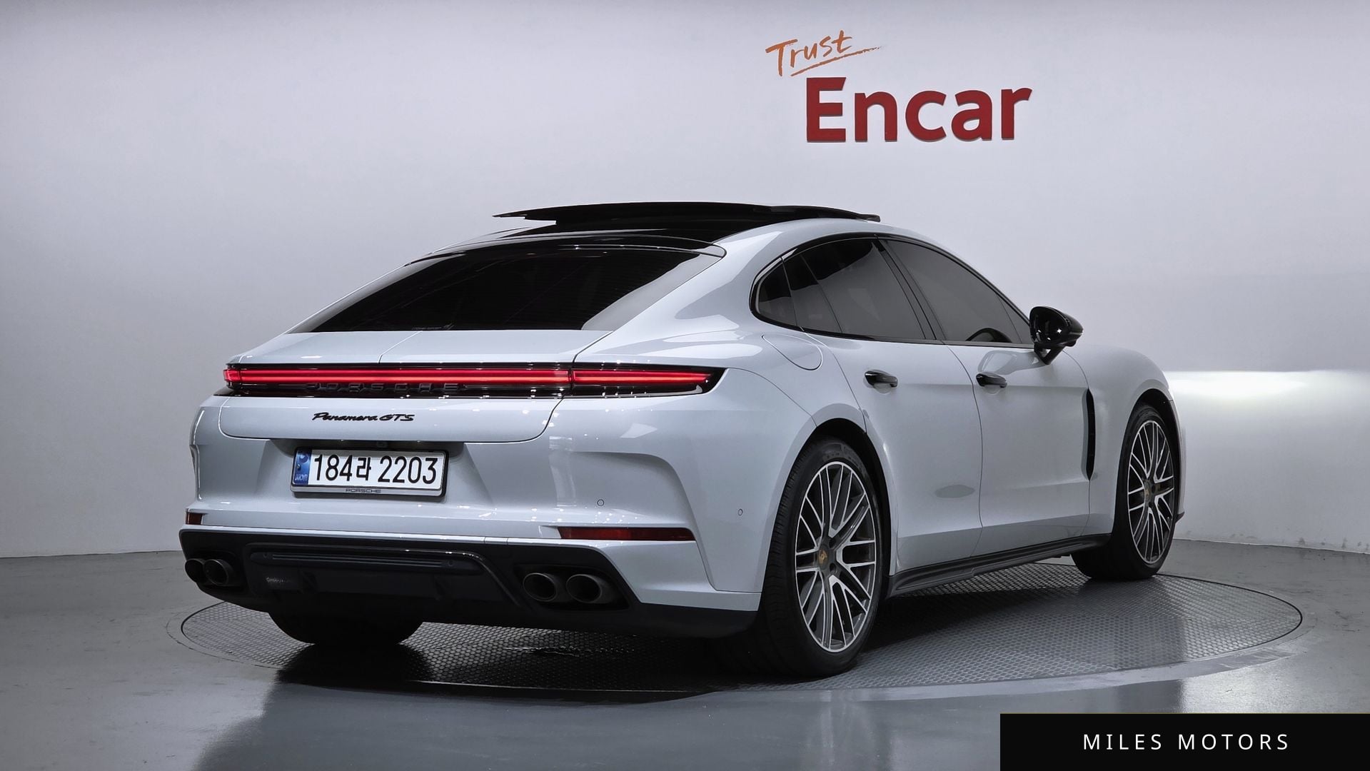 Porsche Panamera 2025 — миниатюра 2