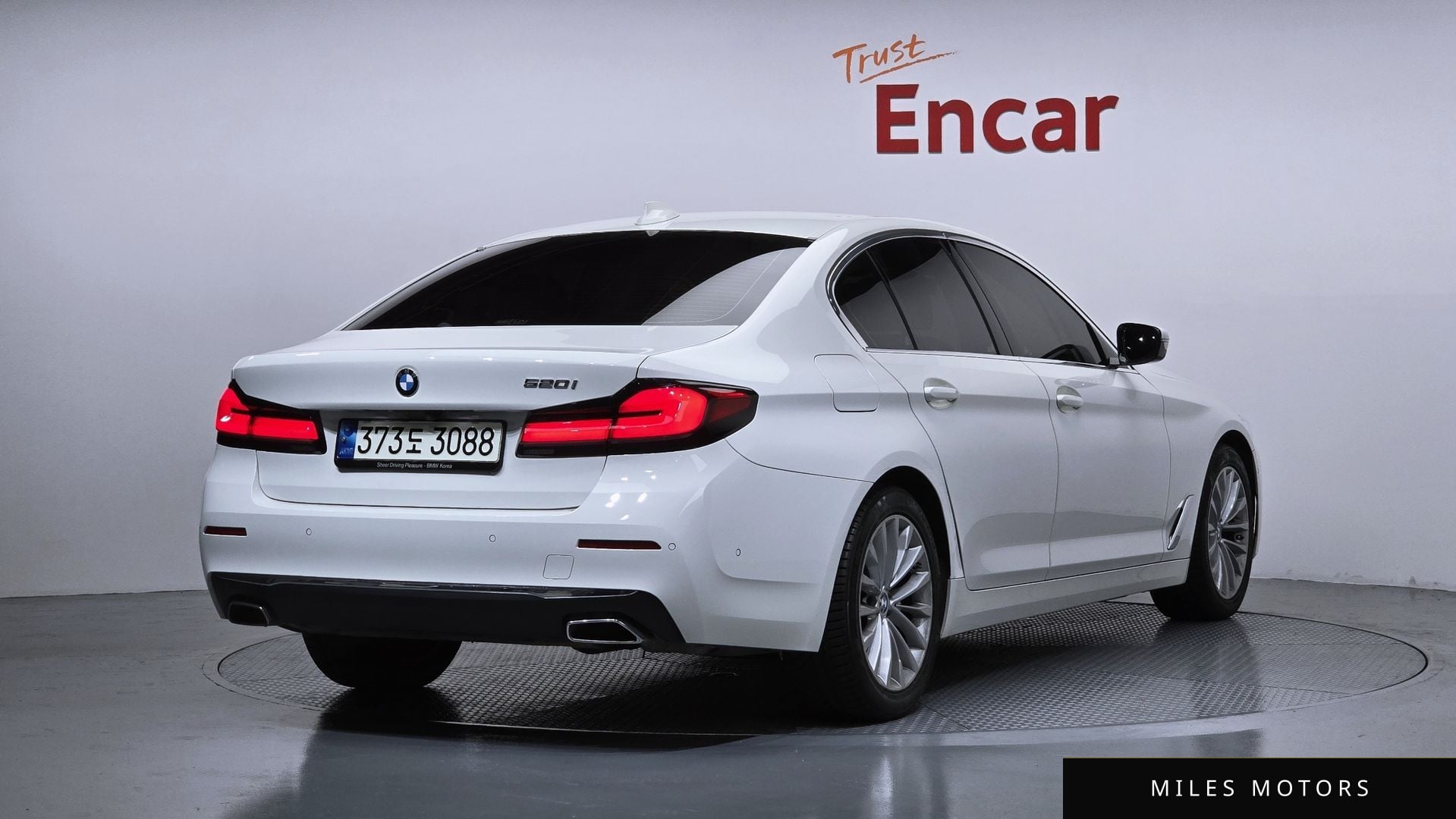 BMW 5 Series (G30) 2022 — миниатюра 2
